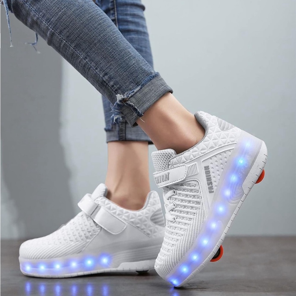 NEW Qneic USB Rechargeable Roller Shoes Sneakers for Kids LED Light Up